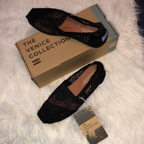 Toms Shoes - 🆕 Toms 7.5 Classic Crochet Slip On